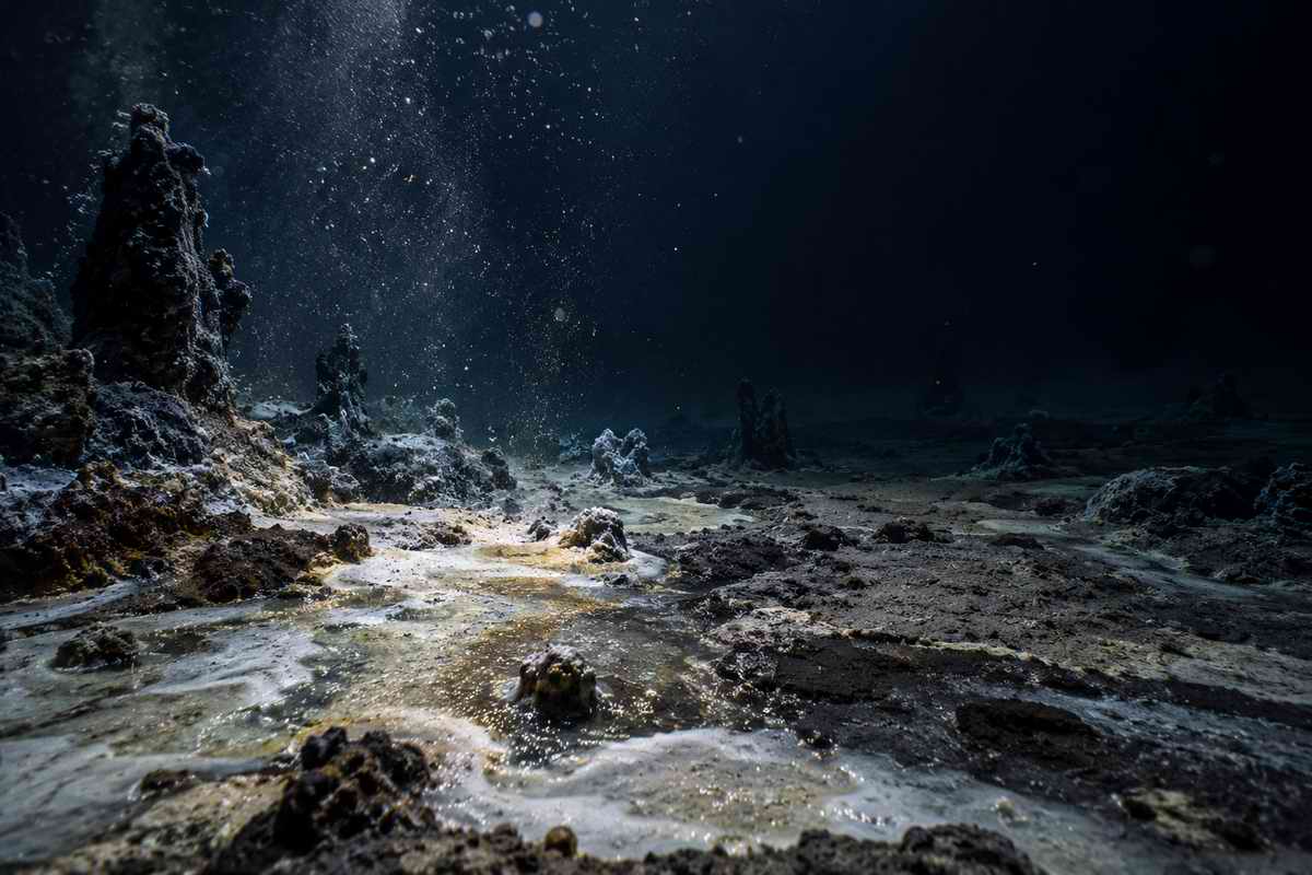 В воде происходит невидимая очистка: учёные нашли её след
